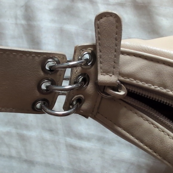 Classic Cream Shoulder Bag - Picture 3 of 6